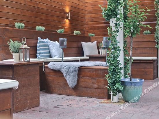 Фото Summerfield Pub & Boutique Rooms