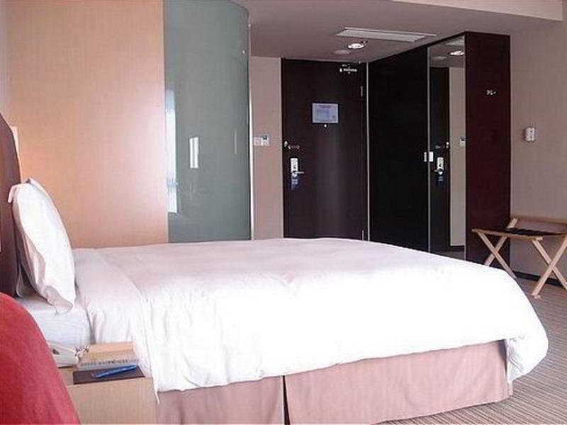 Фото Holiday Inn Express Shanghai Putuo, an Ihg Hotel