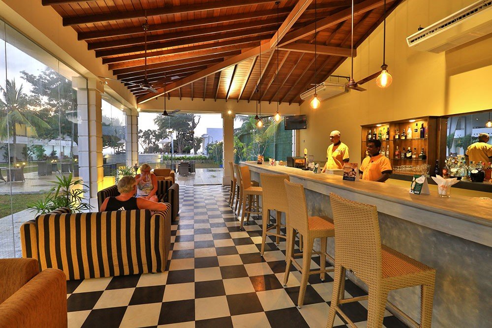 Фото Hibiscus Beach Hotel & Villas