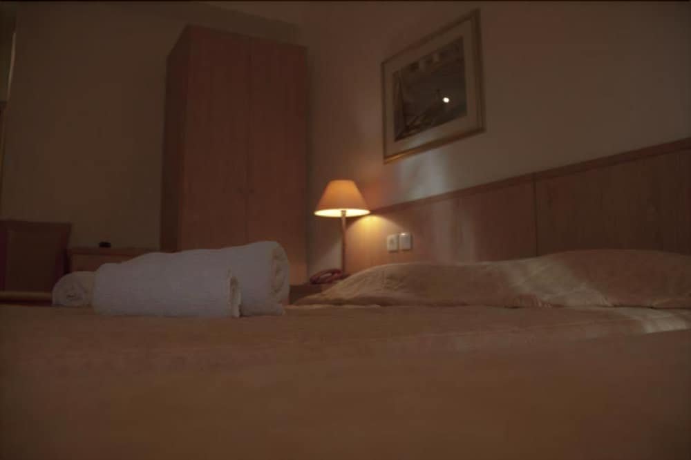 Фото Saronis Hotel