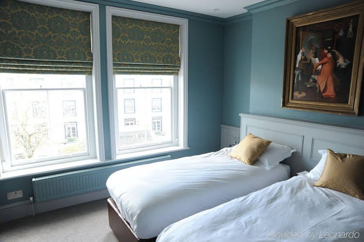 Фото The Tunbridge Wells Hotel