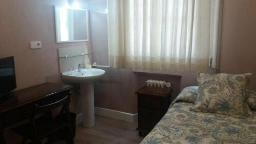 Гостиница Hostal San Martin в Мадриде