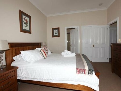 Гостиница House On The Hill Bed And Breakfast