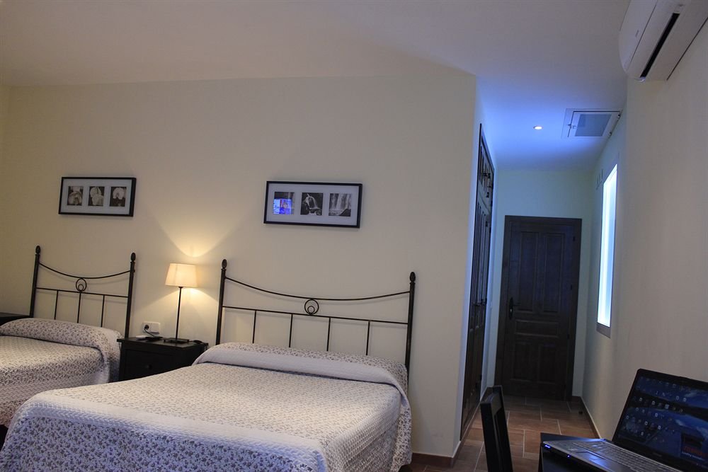 Фото Hostal El Pilar