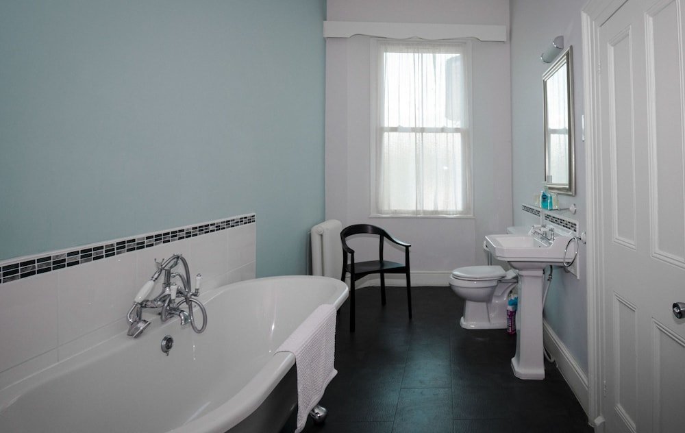 Фото Crofton House Hotel