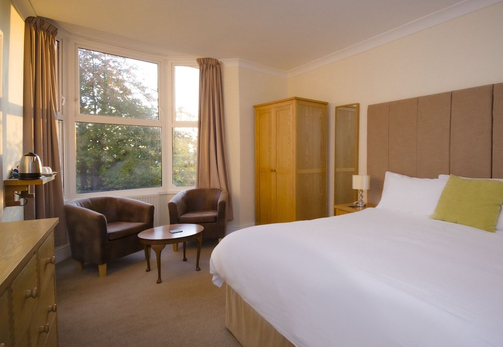 Фото Crofton House Hotel