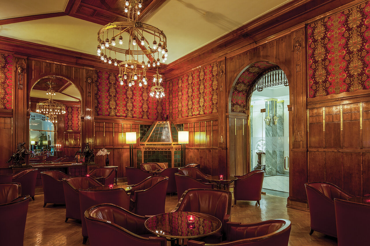 Лобби бар в ресторане