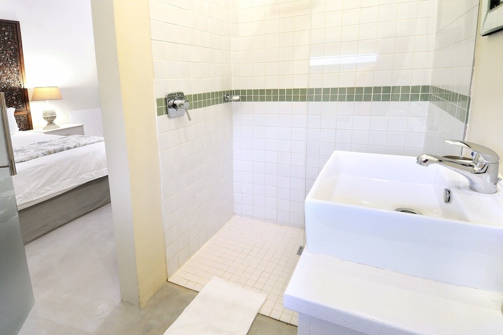 Фото Driftwood - Kenton on Sea