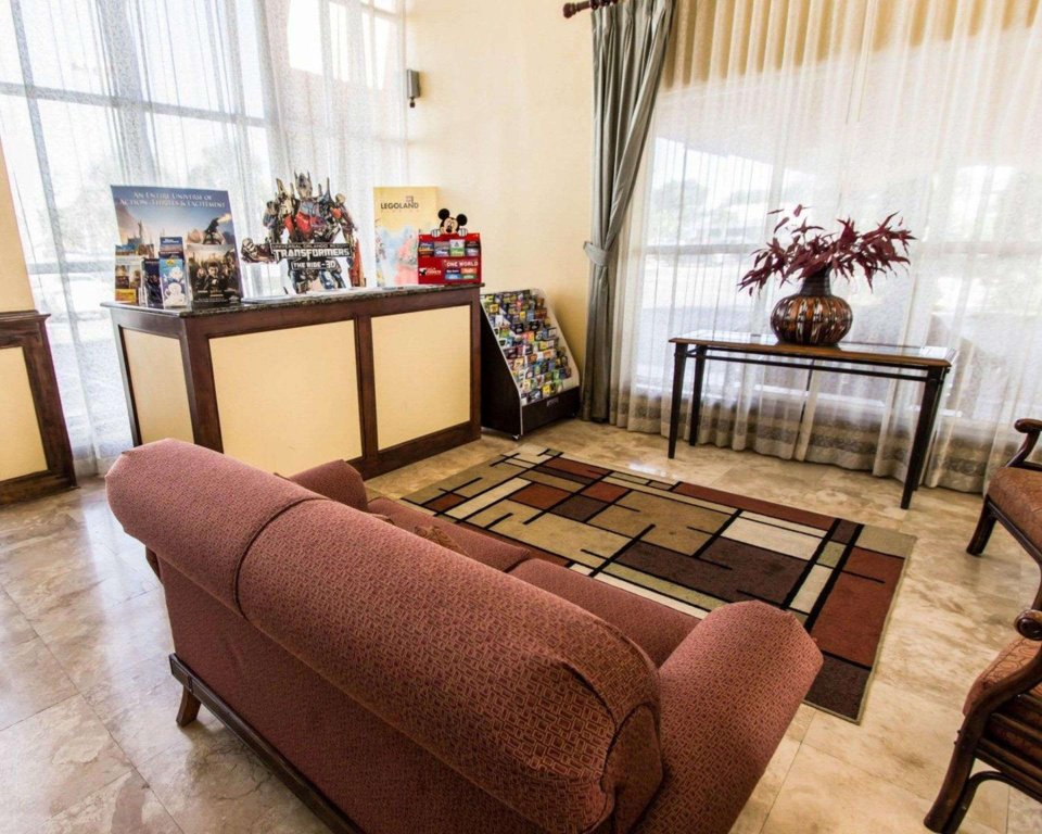 Фото Econo Lodge Inn & Suites Near Florida Mall