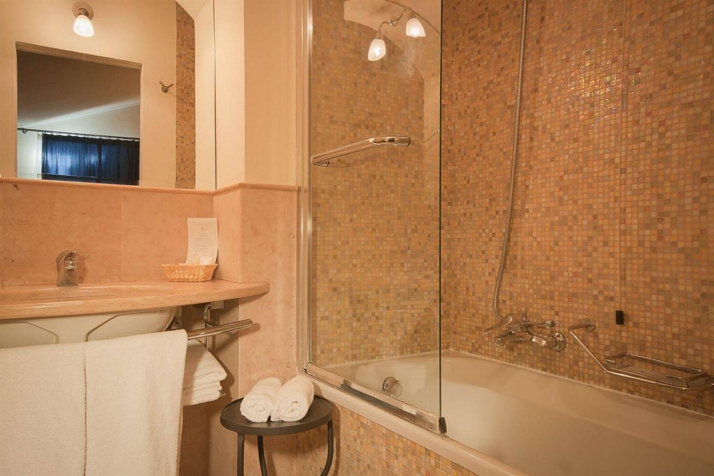 Фото Hotel L'Antico Pozzo