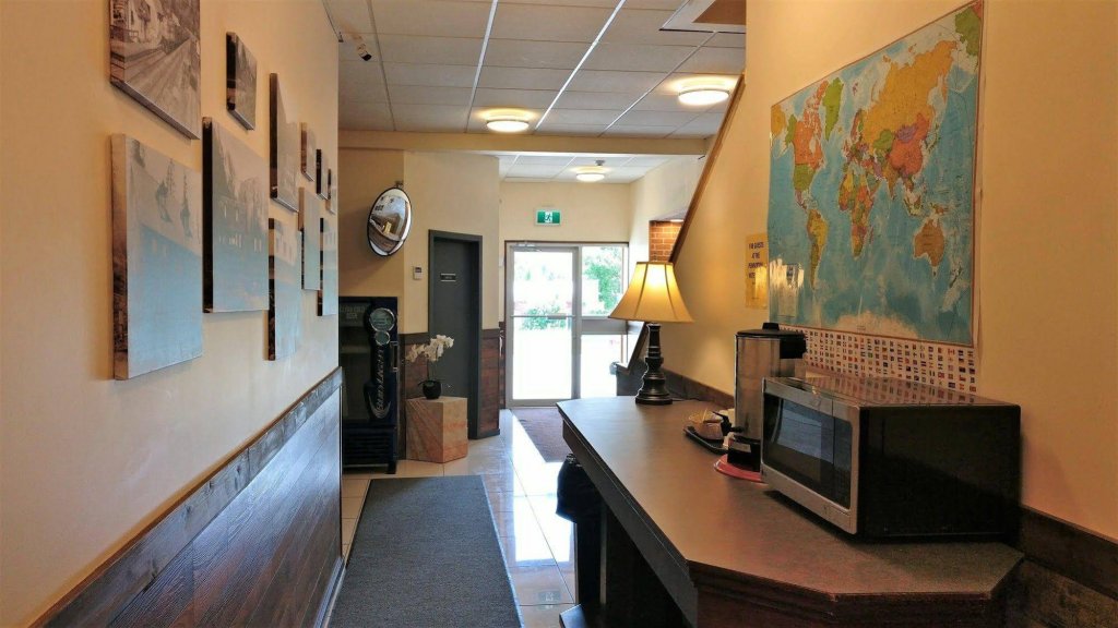 Фото Pemberton Hotel