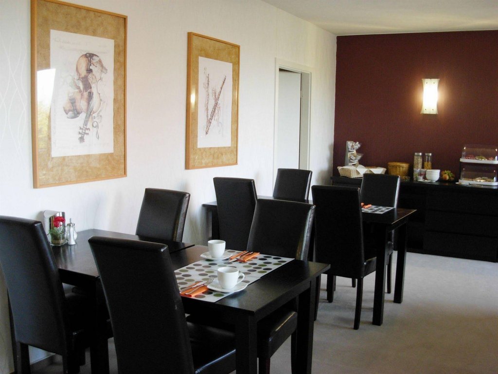 Фото Land-gut-Hotel Nordsee, Hotel Schild