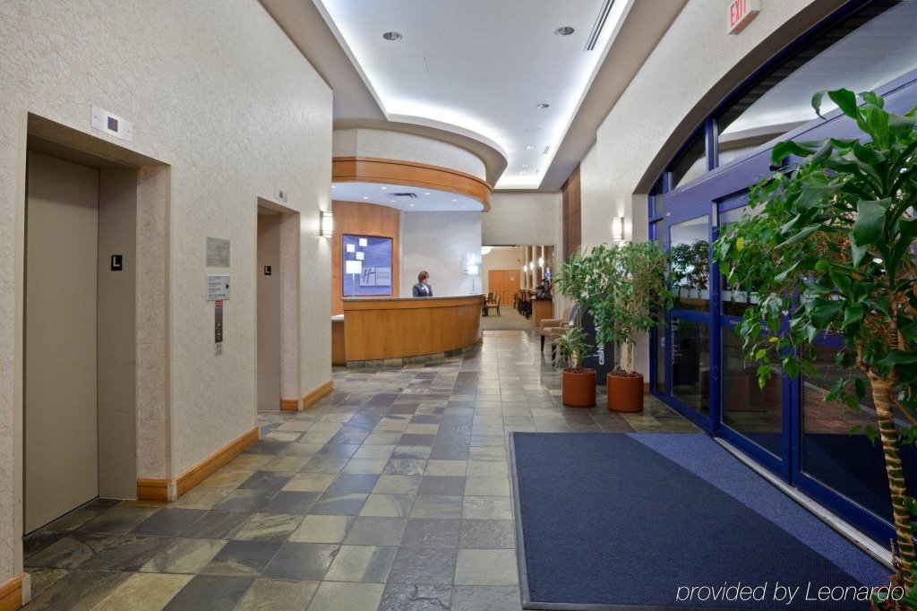 Фото Holiday Inn Express Vancouver Airport Richmond