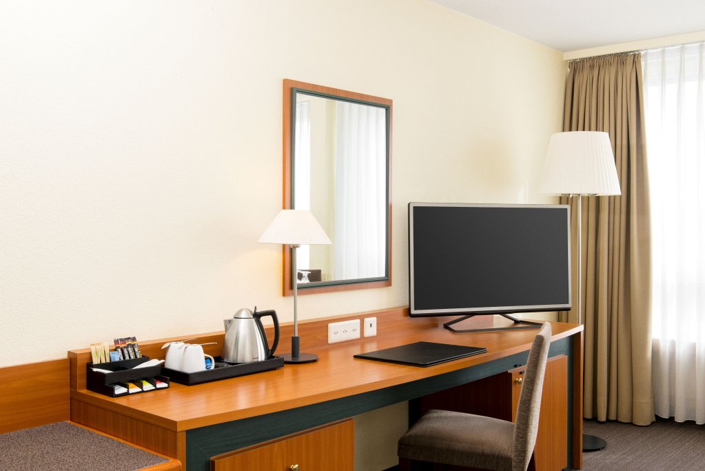 Фото Nh Fribourg Hotel