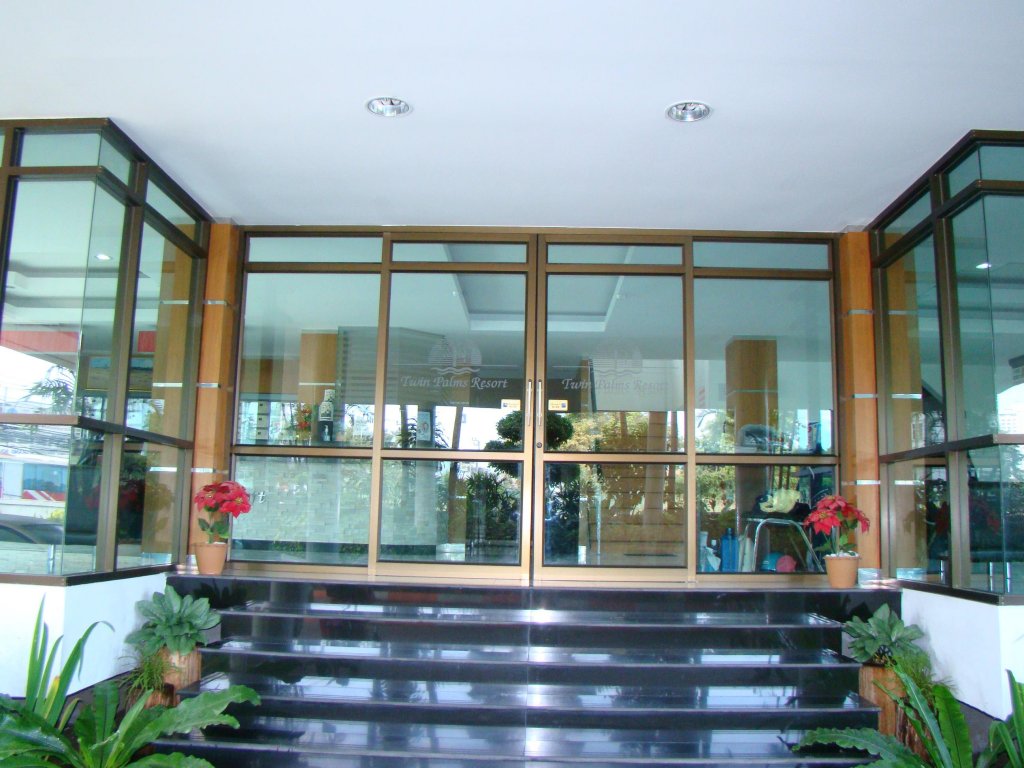 Фото Twin Palms Resort