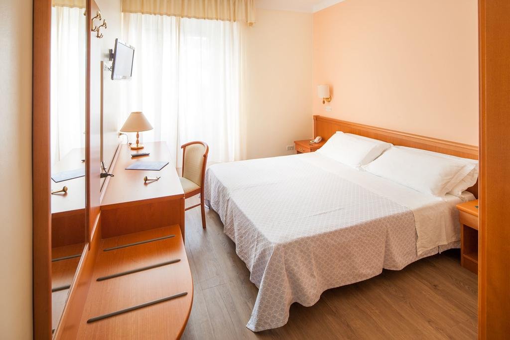 Фото Hotel Centrale Curtis