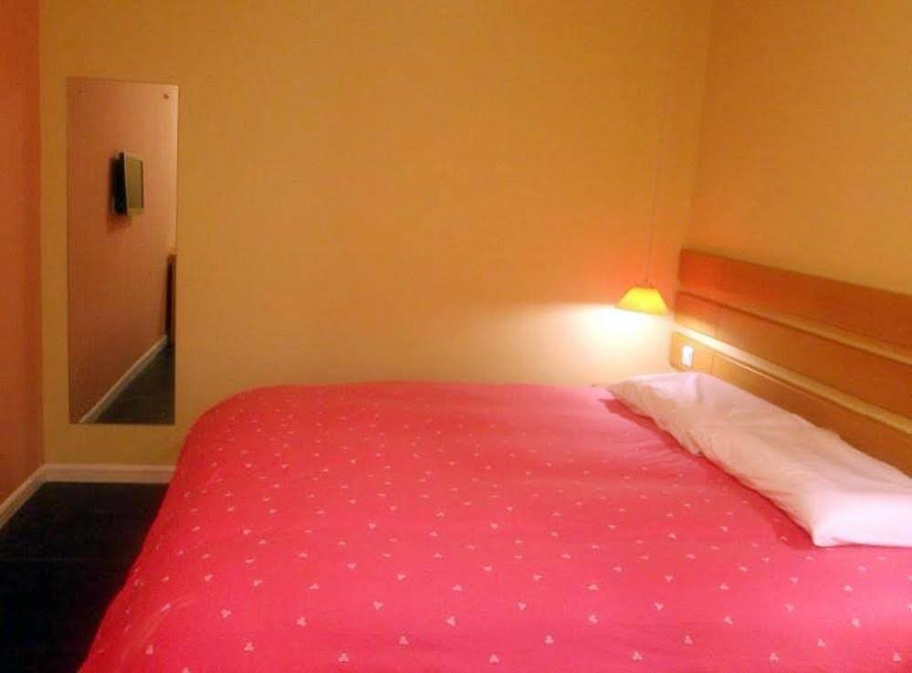 Фото Home Inn Chengdu Jichang Road