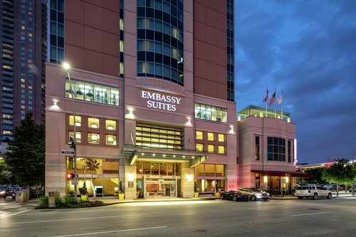 Гостиница Embassy Suites Houston Downtown в Хьюстоне