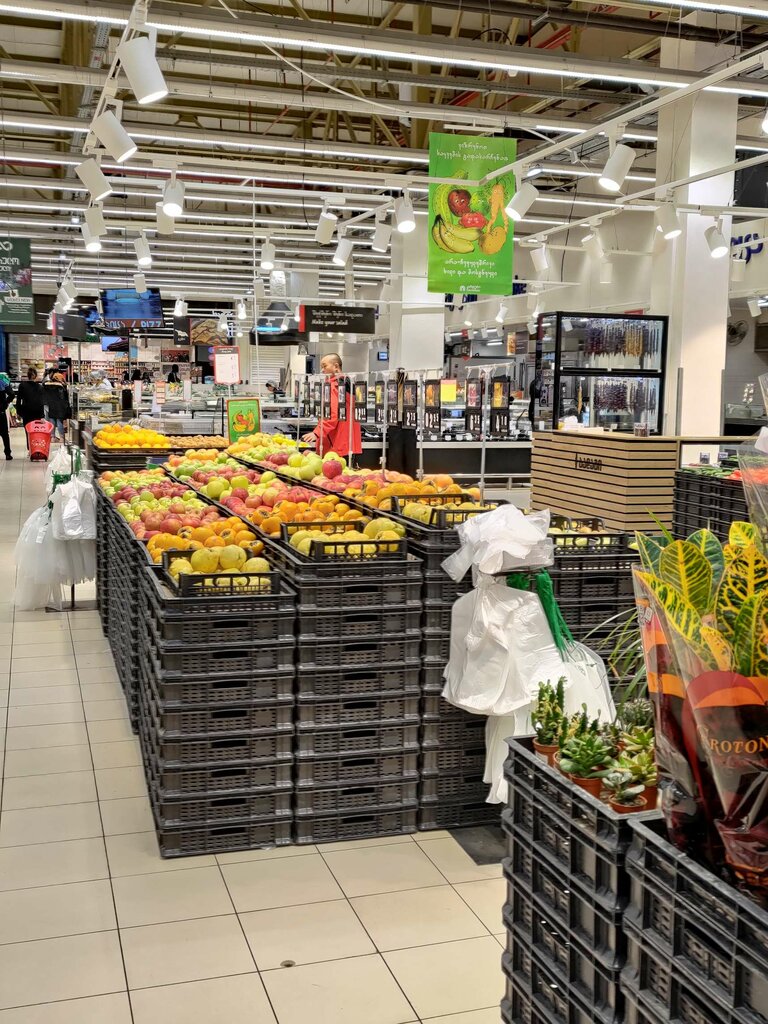 Shopping mall Carrefour, Kutaisi, photo