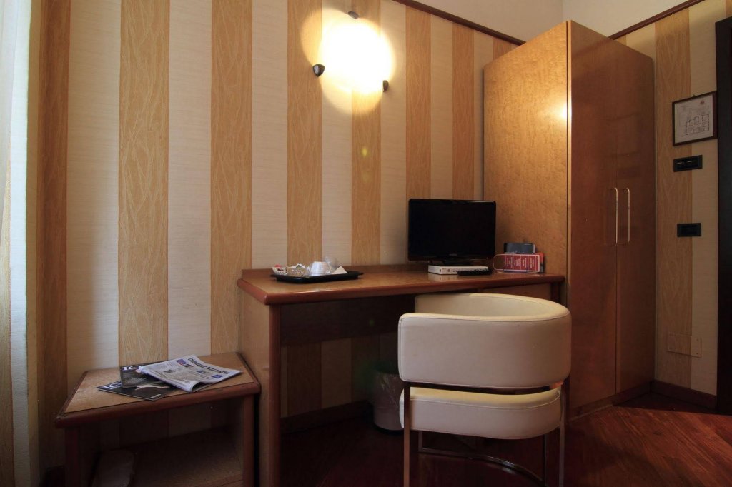 Фото Metro Hotel