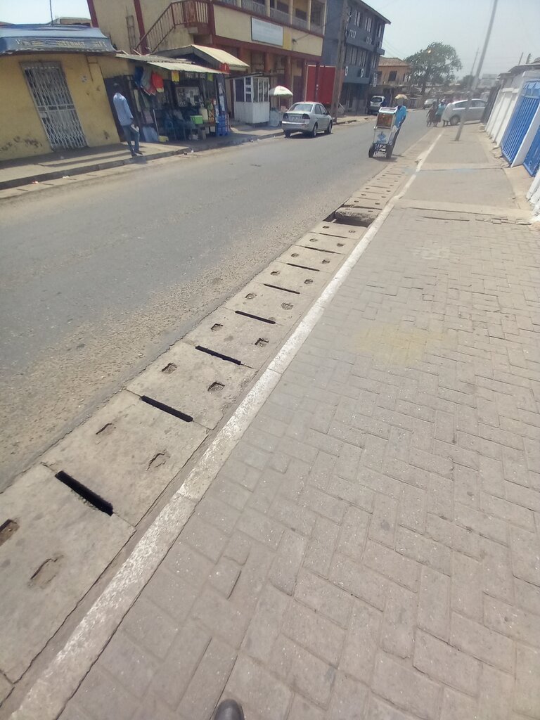 Grocery Trust In God, Accra, photo