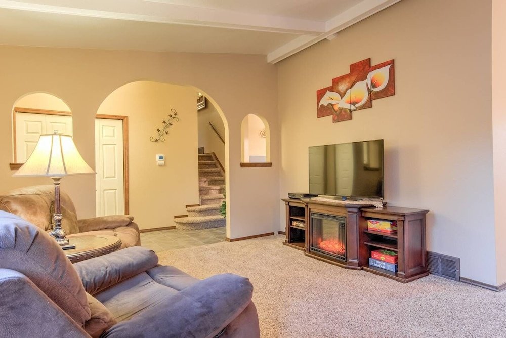 Фото 4br Entertainer Af Academy Hot Tub, Firepit!