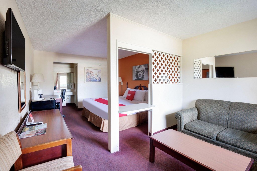 Фото Oyo Hotel Tyler Lindale