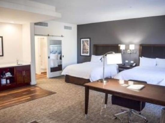 Фото Hampton Inn & Suites Richmond - Downtown