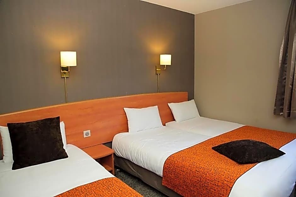 Фото The Originals City, Hôtel La Terrasse, Tours Nord