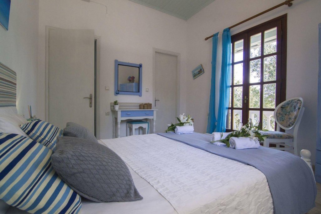 Фото Paxos Blue