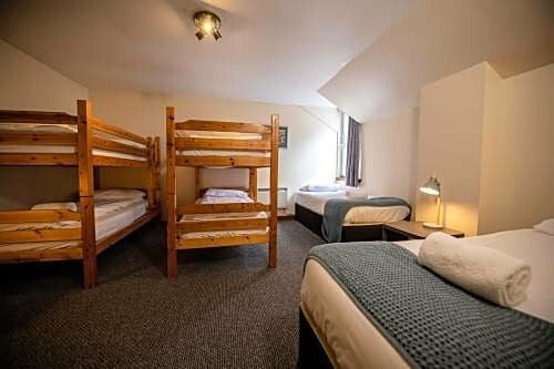 Гостиница Bank Street Lodge в Области Хайленд