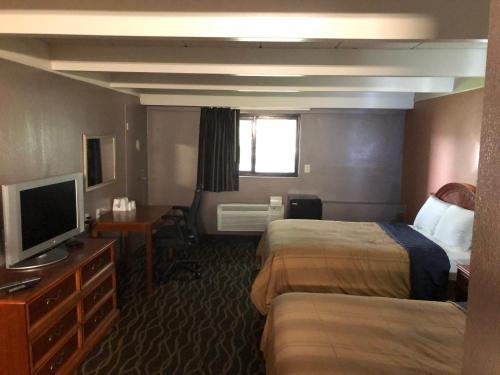 Фото Economy Inn North Randall