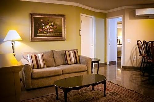 Фото Grass Valley Courtyard Suites