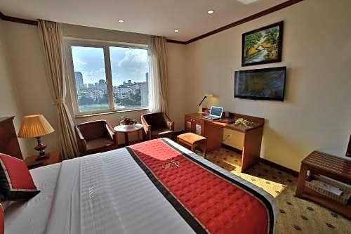 Фото Sunny Hotel 1