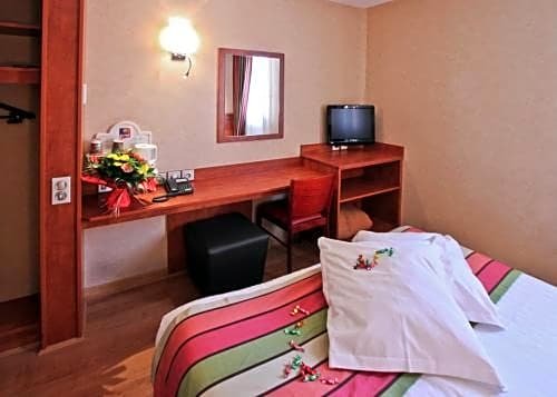 Фото Kyriad Nimes Ouest