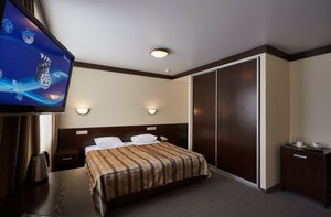 Divniy (Divnogorsk, ulitsa Mashinostroiteley, 19), hotel