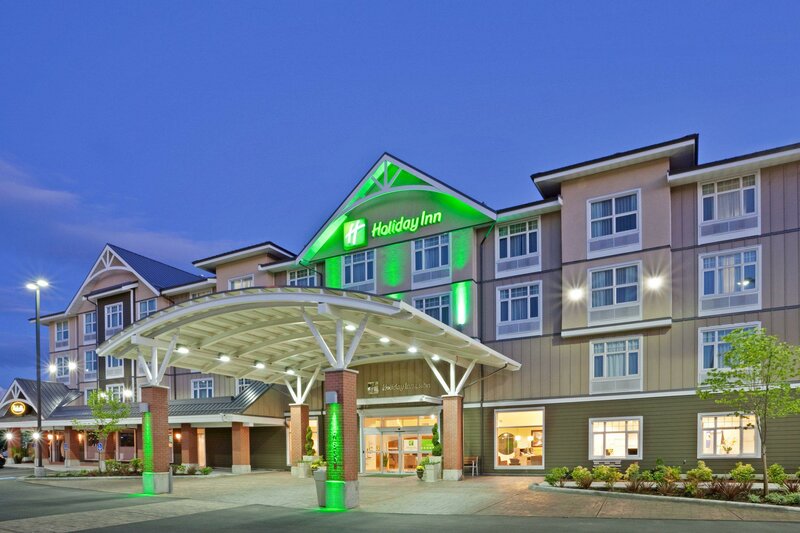 Гостиница Holiday Inn Hotel & x26; Suites Surrey East - Cloverdale в Суррее