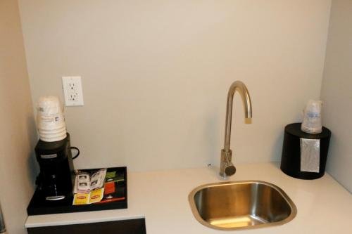 Фото Best Western Plus New Barstow Inn & Suites