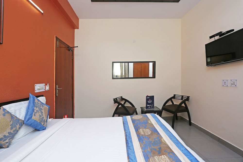 Фото Oyo Rooms Sai Temple Noida Sector 61