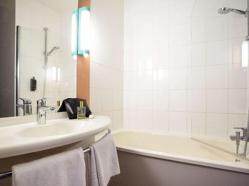 Фото Hotel Restaurant Ibis Bordeaux Pessac