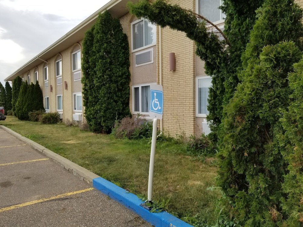 Фото Baymont by Wyndham Medicine Hat