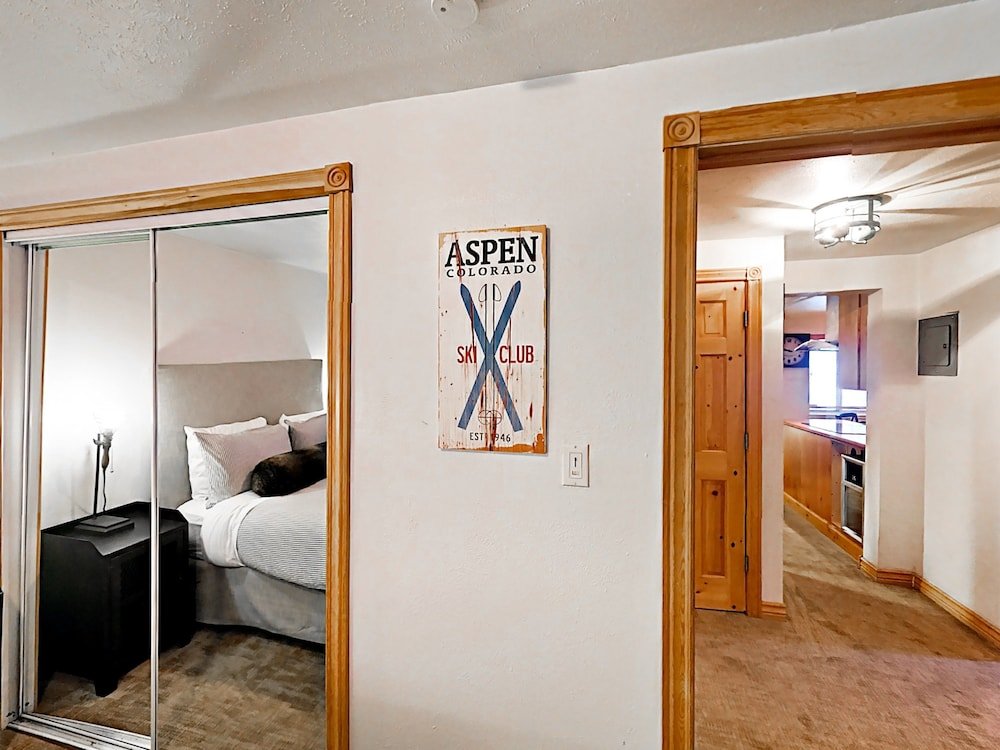 Фото 940 Waters Ave Condo Unit 101 - 2 Br condo by RedAwning