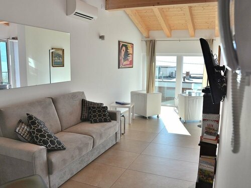 Апартаменты South House With Pool And Lake View