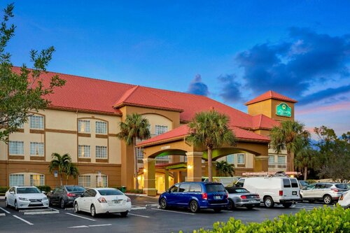 Гостиница La Quinta Inn & Suites by Wyndham Fort Myers Airport