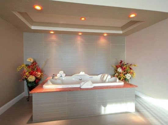 Фото Super 8 by Wyndham Meadowlands