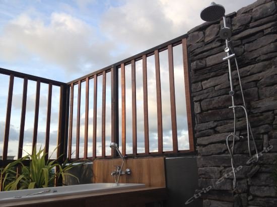 Фото 5ive Beach House Hotel