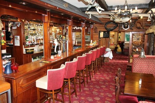 Внешний вид отеля Mahons Hotel в Ирвинтауне, фото 1