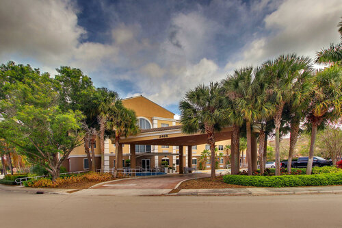 Гостиница Holiday Inn Express & Suites West Palm Beach Metrocentre, an Ihg Hotel в Уэст-Палм-Бич