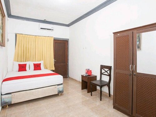 Гостиница RedDoorz near Mall Ciputra World Surabaya в Сурабае