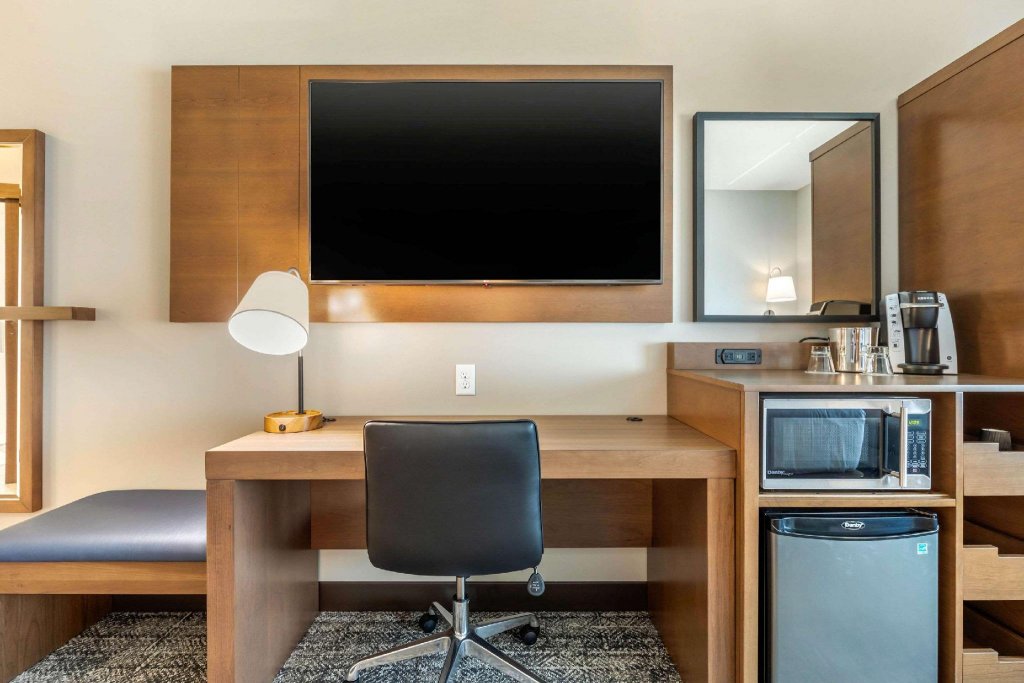 Фото Cambria Hotel Davenport Quad Cities